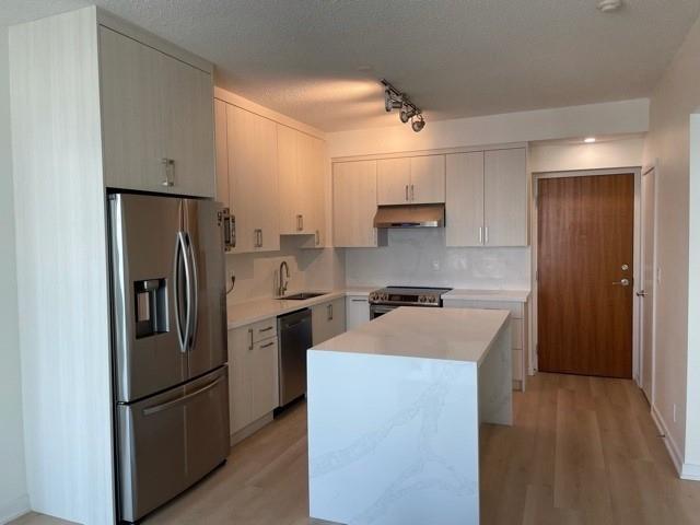 1304 - 33 Lombard St