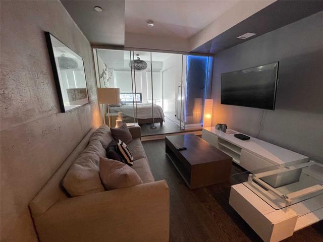 810 - 608 Richmond St W