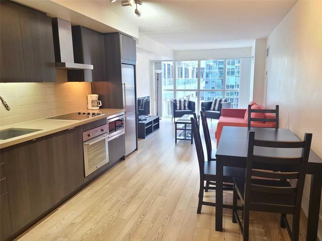 1206 - 300 Front St W