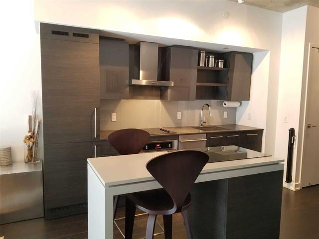 1201 - 1030 King St W