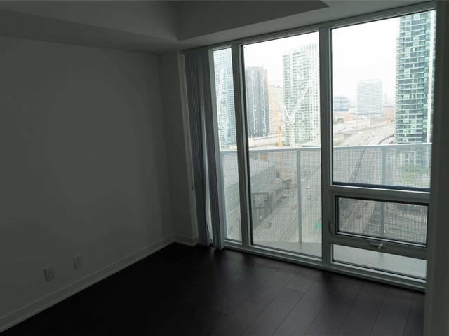 1905 - 100 Harbour St