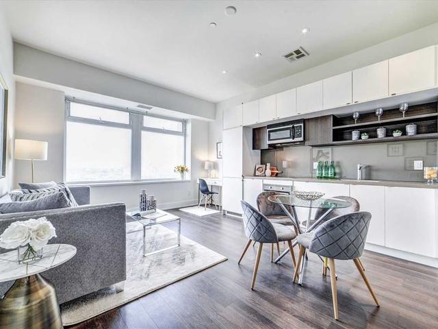 1523 - 111 St Clair Ave W