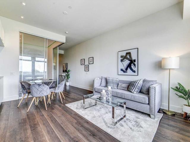 1523 - 111 St Clair Ave W