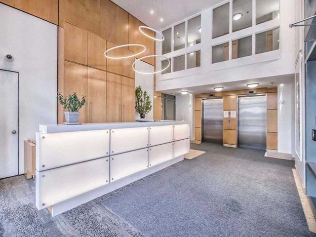 401 - 255 Richmond St E