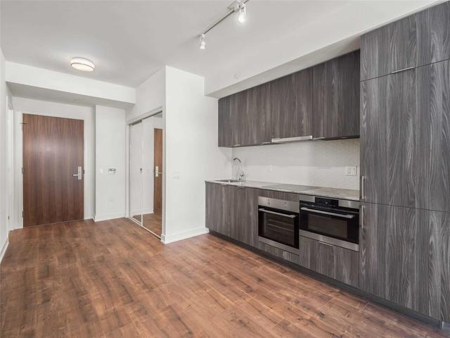 421 - 15 Queens Quay E