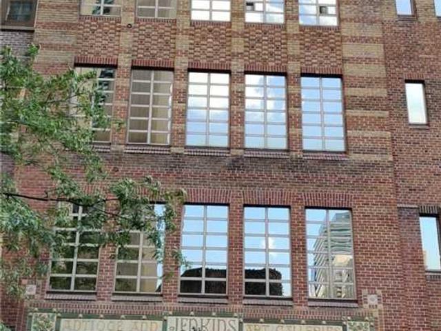 305 - 25 Grenville St