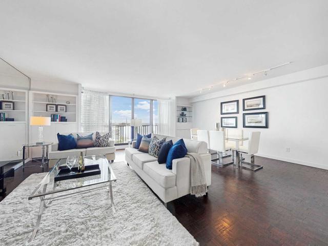 2007 - 33 Harbour Sq