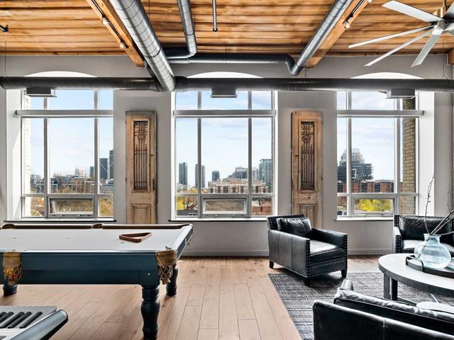 PH8 - 993 Queen St W