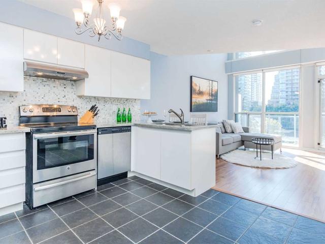 402 - 1029 King St W