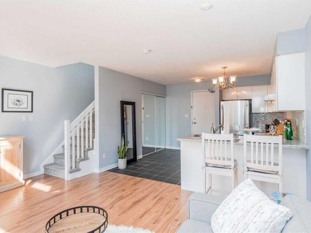 402 - 1029 King St W