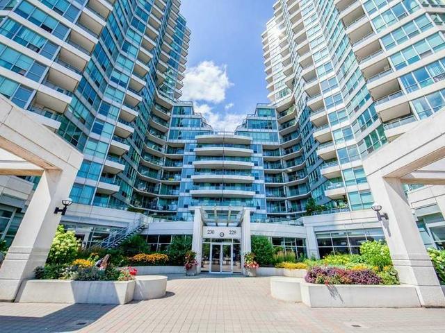 702 - 228 Queens Quay W