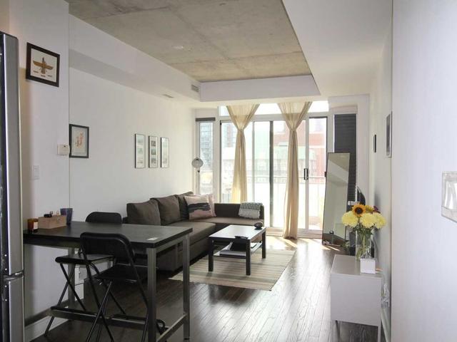 1006 - 127 Queen St E