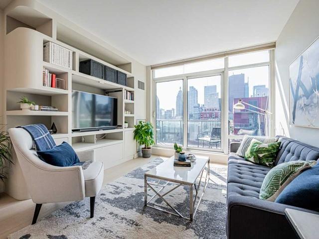 1209 - 333 Adelaide St E