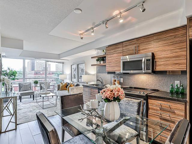 717 - 400 Adelaide St E