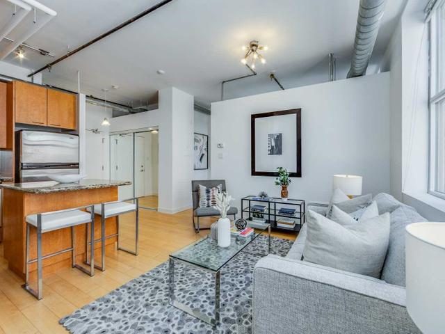 PH28 - 955 Queen St W