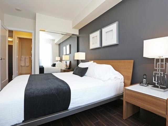 1813 - 300 Front St W