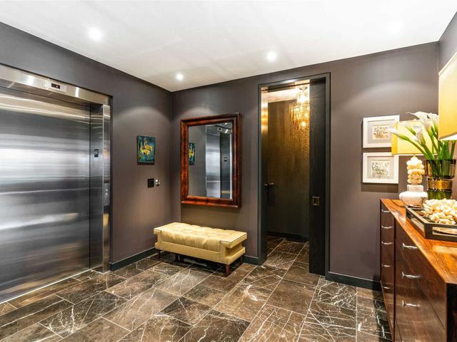 601 - 500 Wellington St W