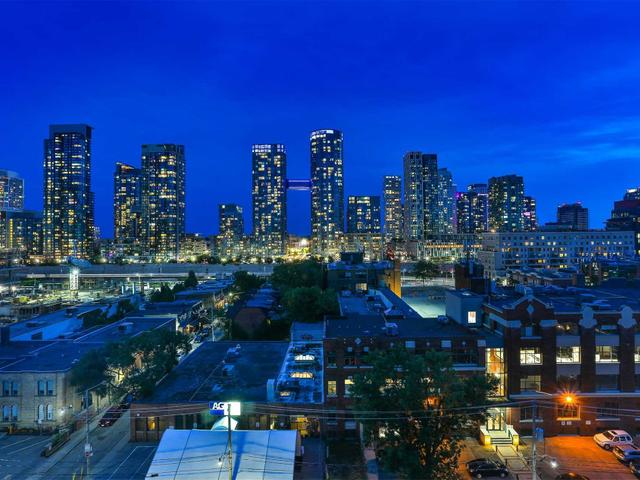 901 - 500 Wellington St W