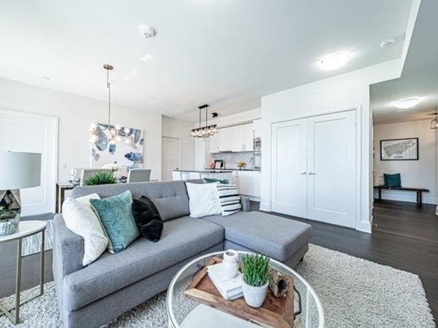 1705 - 576 Front St W