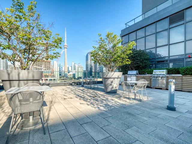 #432 - 560 Front St W