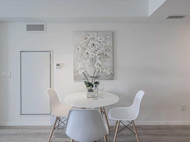 824 - 8 Hillsdale Ave E