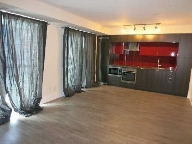 905 - 300 Front St W