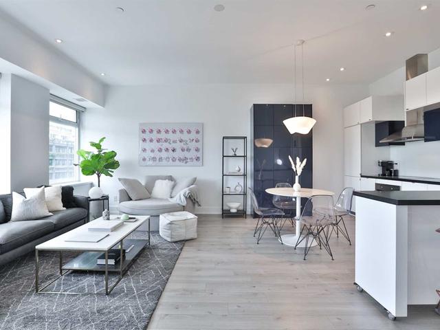 721 - 111 St Clair Ave W