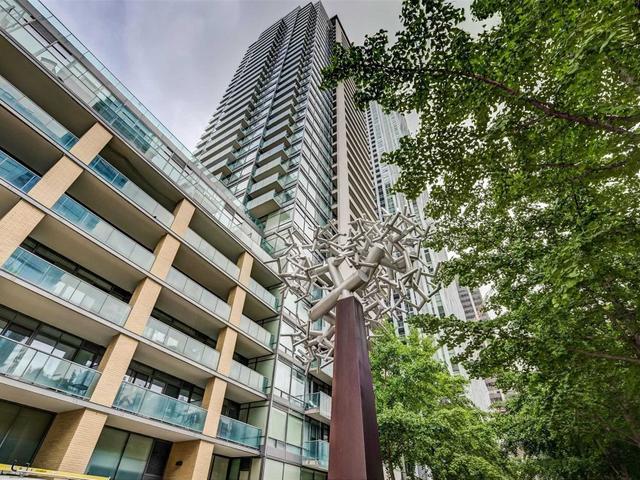 211 - 18 Yorkville Ave