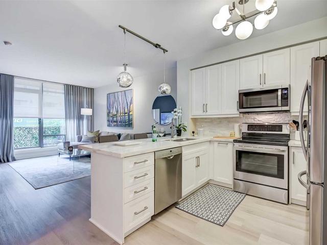 211 - 18 Yorkville Ave