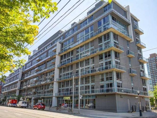 PH832 - 1029 King St W