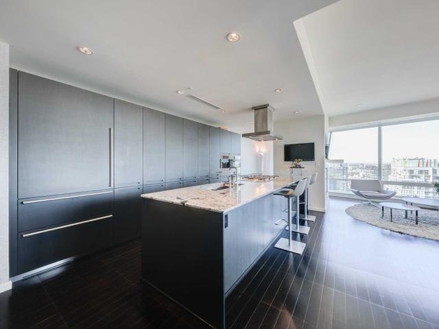 4505 - 180 University Ave