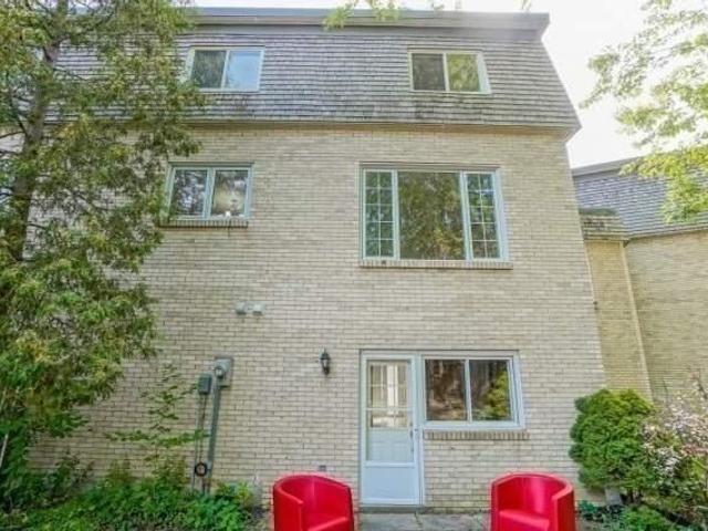 Room2 - 26 Courville Coachway