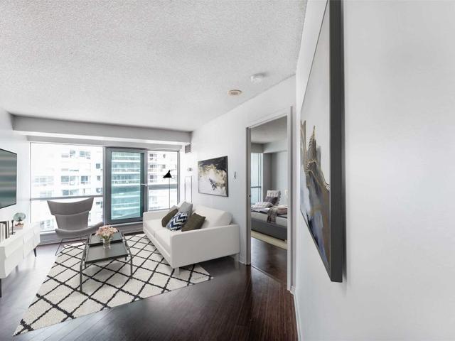 1214 - 10 Queens Quay W