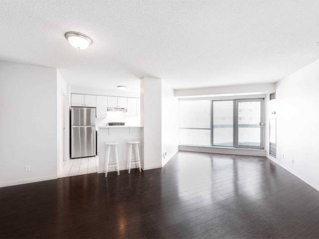 1214 - 10 Queens Quay W