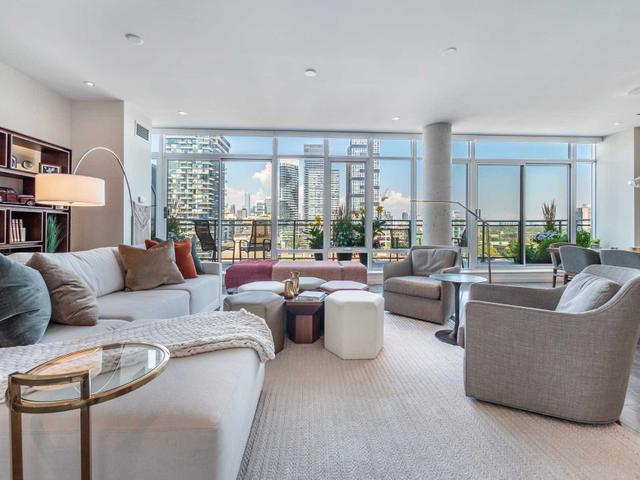 PH2 - 127 Queen St E