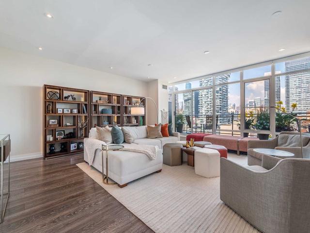 PH2 - 127 Queen St E