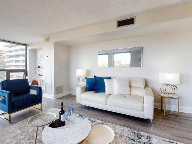 904 - 62 Wellesley St W