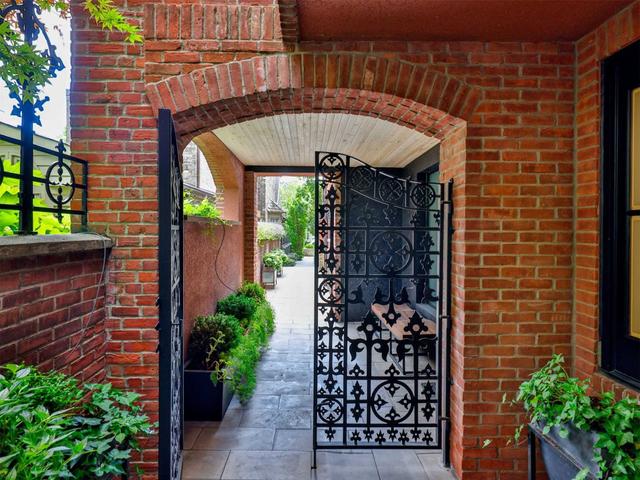 TH5 - 12 Macpherson Ave