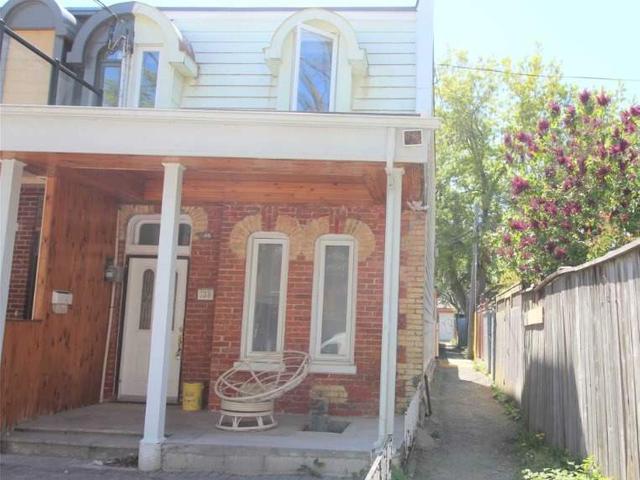 138 Markham St photo #1