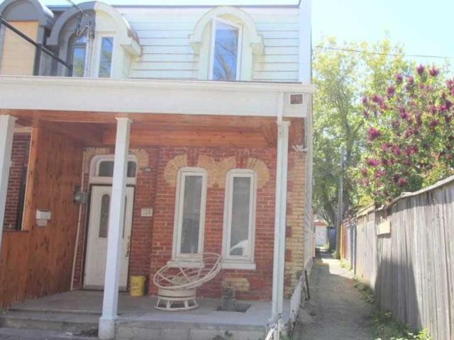 138 Markham St photo #1