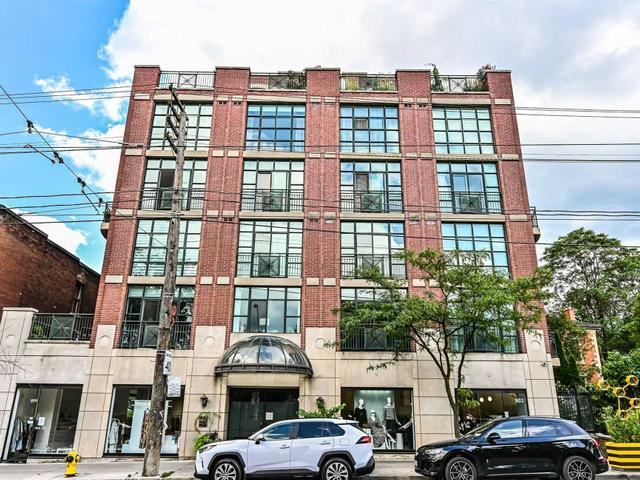 214 - 901 Queen St W