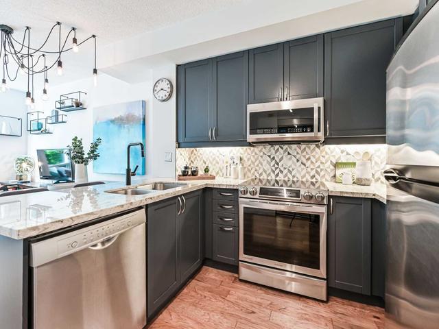 214 - 901 Queen St W