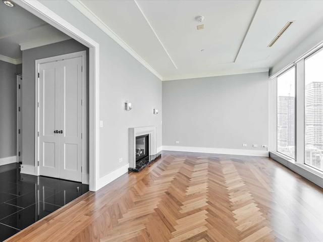 2702 - 183 Wellington St W