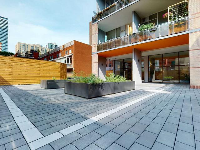 14D - 86 Gerrard St E