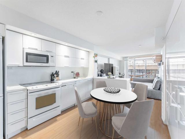 1011 - 25 Capreol Crt