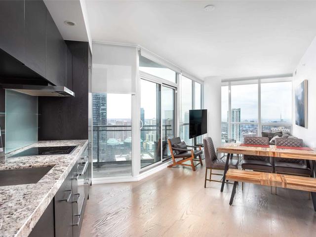 3712 - 45 Charles St E