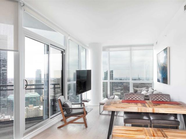 3712 - 45 Charles St E