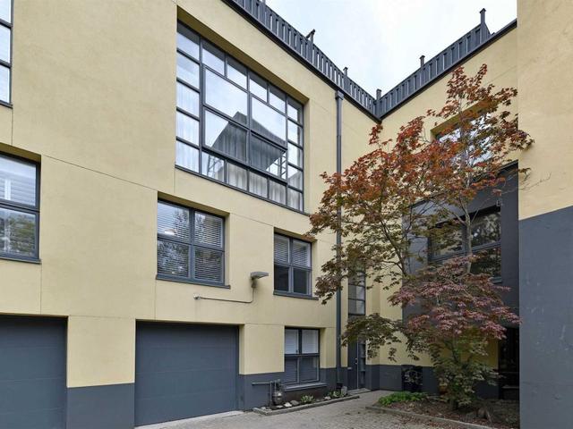 3 - 306 Sackville St E