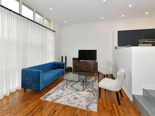 3 - 306 Sackville St E