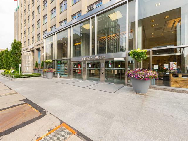 409 - 111 St Clair Ave W